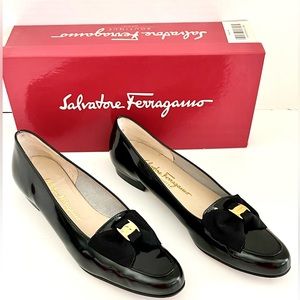 Ferragamo Black Patent Leather Flats size 9.5 AAAA